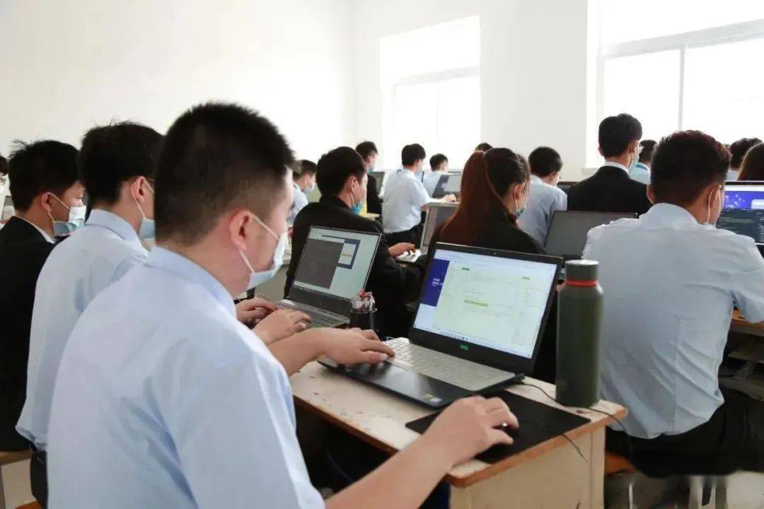 八維教育解析 后端開發工程師的就業前景與軟件開發職場機遇